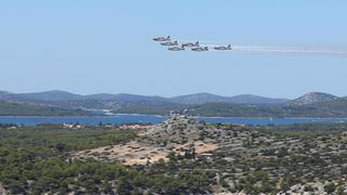 Krila Oluje slave 18. rođendan preletom preko 18 gradova na obali Krila Oluje slave 18. rođendan preletom preko 18 gradova na obali