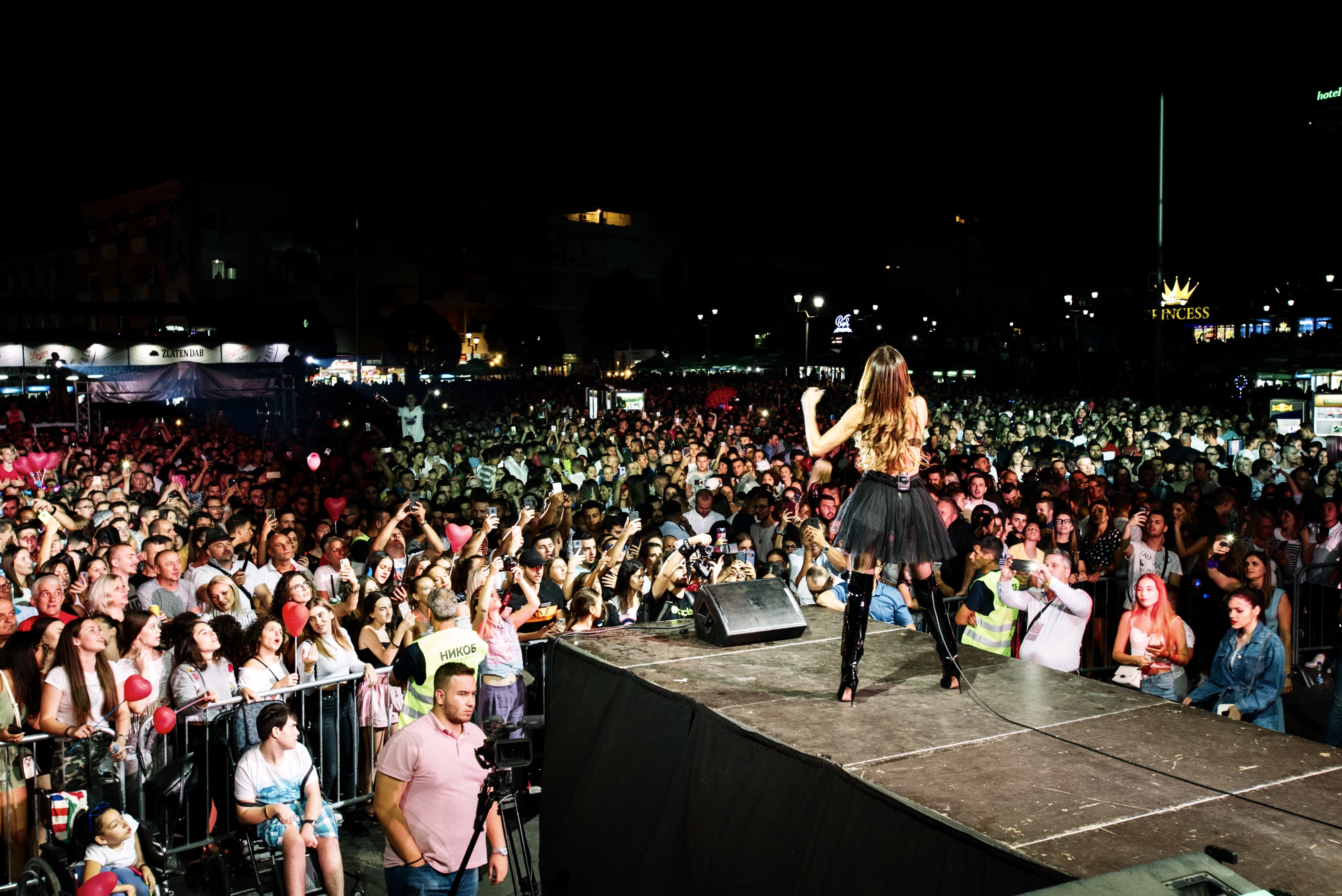 Severina spektakularnim koncertom oduševila 50 tisuća Makedonaca