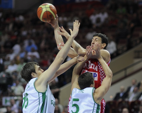Katowice, 180909.
Dvorana Sport Arena Spodek.
Europsko prvenstvo u kosarci u Poljskoj, cetvrtfinale izmedju Slovenije i Hrvatske.
Na slici: Roko Leni Ukic.
Foto: Drago Sopta  / CROPIX