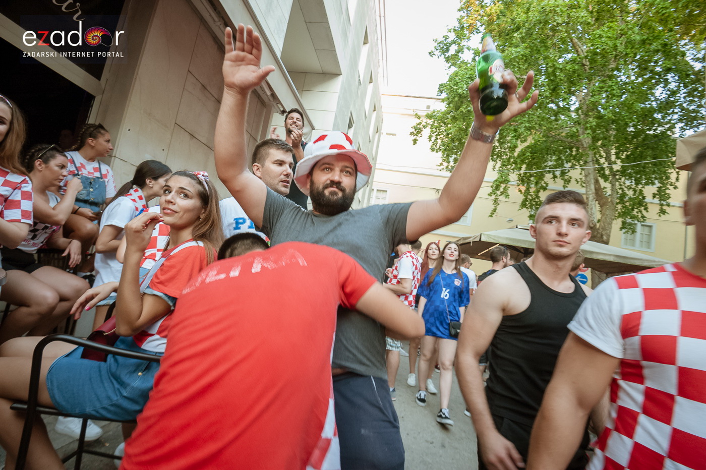 Navijačko ludilo u Zadru za vrijeme i nakon finala Svjetskog prvenstva Navijačko ludilo u Zadru za vrijeme i nakon finala Svjetskog prvenstva