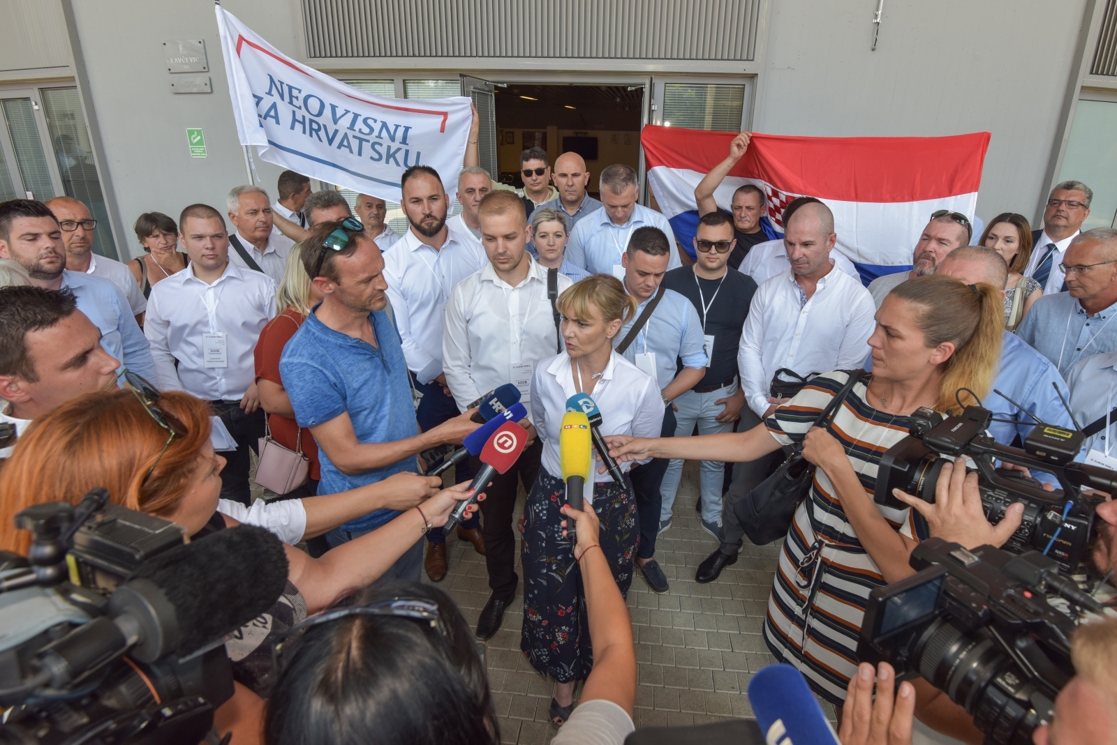 Bruna Esih u Zadru izabrana za predsjednicu Neovisnih za Hrvatsku Bruna Esih u Zadru izabrana za predsjednicu Neovisnih za Hrvatsku