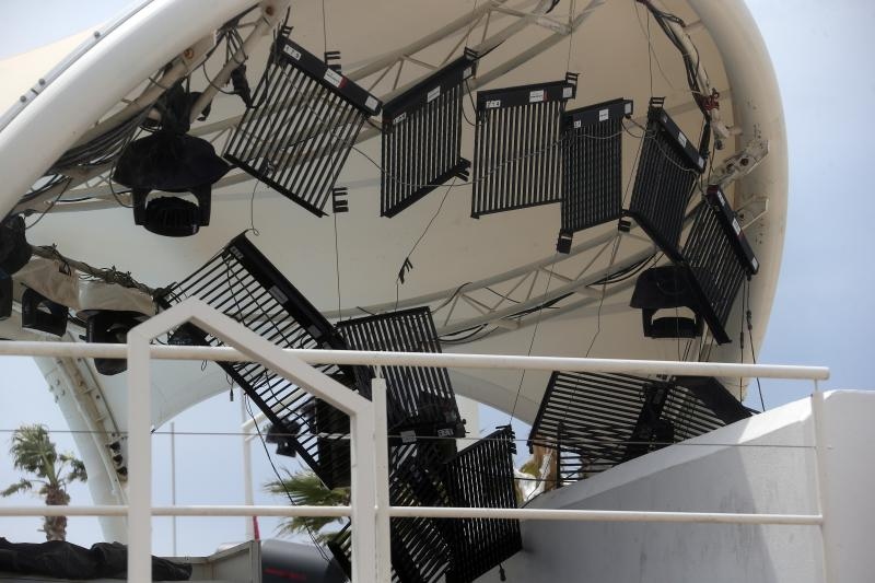 Olujna bura poharala plažu Zrće. Photo: Dalibor Urukalović/PIXSELL