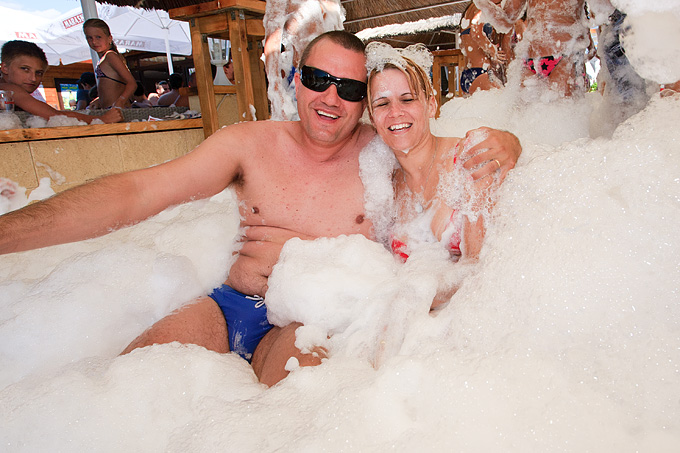 Odbojkaški turnir i pjena party u Bibnjama, foto: Leo Banić