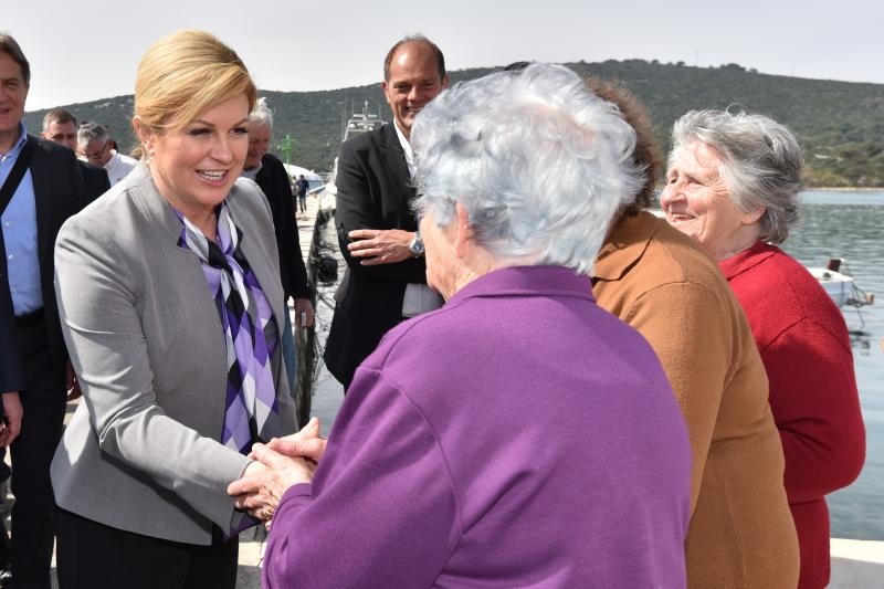 Predsjednica Grabar Kitarović posjetila otok Ist. Foto: Dino Stanin/PIXSELL