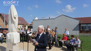 Bibinjci gradišćanskim Hrvatima darovali 1.82 metara visok kip sv. Roka Bibinjci gradišćanskim Hrvatima darovali 1.82 metara visok kip sv. Roka