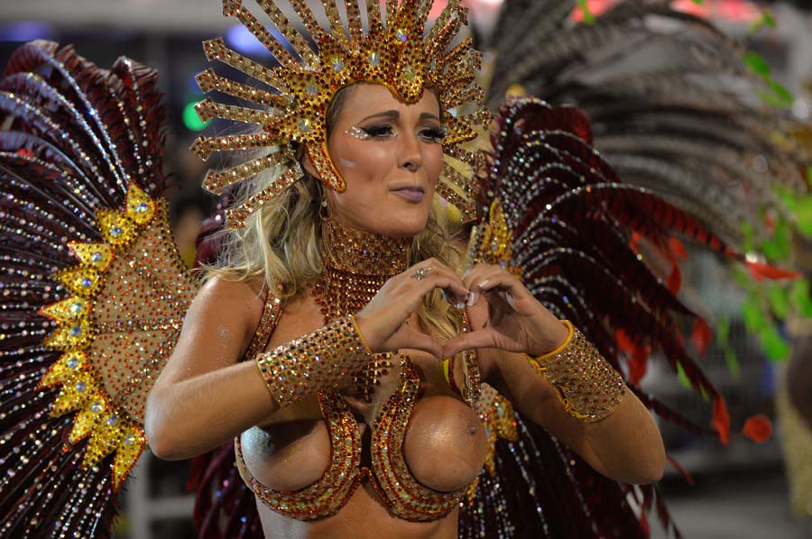 Tradicionalni karneval u Brazilu, foto: NELSON ALMEDIA Tradicionalni karneval u Brazilu, foto: NELSON ALMEDIA