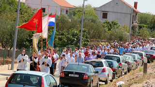 U Skabrnji odrzano veliko misno slavlje i procesija povodom blagdana Velike Gospe U Skabrnji odrzano veliko misno slavlje i procesija povodom blagdana Velike Gospe