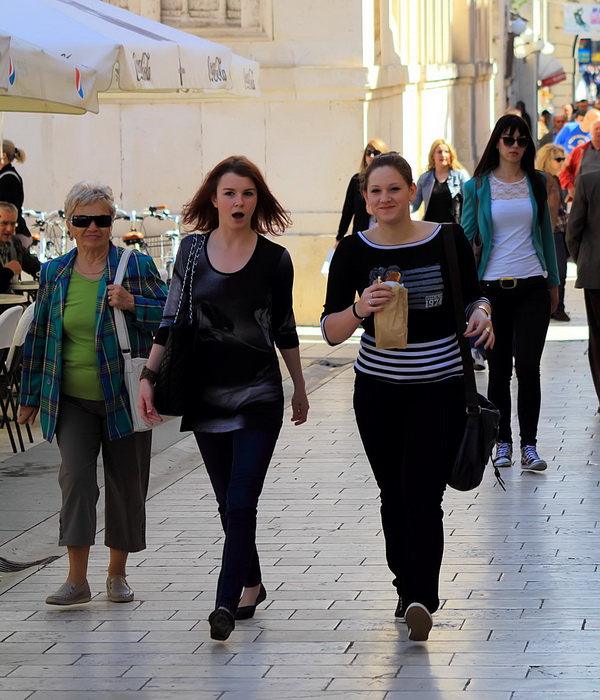 Skitnja gradom by Roberto Lerga