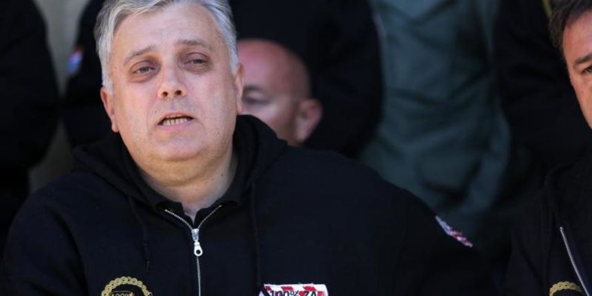 Branitelji prosvjednici su u 9 sati odrzali konferenciju za novinare nakon noci provedene u crkvi sv. Marka. Sedam mjeseci prosvjeduju u Savskoj, trazeci ostavku ministra branitelja Matica, a jucer su stigli na Trg sv. Marka kako bi u prosvjedu podrzali r