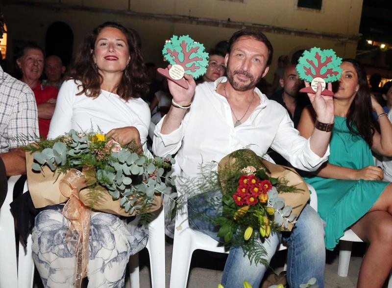 Nakon svecane podjele nagrada publici je prikazana predstava Slucaj rogonja.