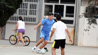 Na Stanovima se uz boćarski turnir održao i revijalni nogometni turnir. Osim prijavljenih ekipa, snage su ponovno odmjeravali liječnici Opće bolnice Zadar i predstavnici poglavarstva Grada Zadra. Na Stanovima se uz boćarski turnir održao i revijalni nogometni turnir. Osim prijavljenih ekipa, snage su ponovno odmjeravali liječnici Opće bolnice Zadar i predstavnici poglavarstva Grada Zadra.