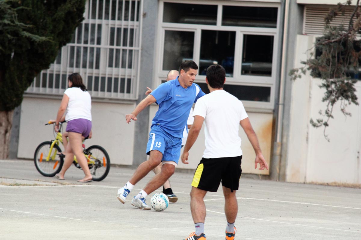 Na Stanovima se uz boćarski turnir održao i revijalni nogometni turnir. Osim prijavljenih ekipa, snage su ponovno odmjeravali liječnici Opće bolnice Zadar i predstavnici poglavarstva Grada Zadra. Na Stanovima se uz boćarski turnir održao i revijalni nogometni turnir. Osim prijavljenih ekipa, snage su ponovno odmjeravali liječnici Opće bolnice Zadar i predstavnici poglavarstva Grada Zadra.