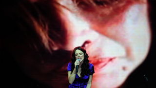 Skoplje, 061110.
Spektakularni koncert u prepunoj Areni odrzala je Severina. Publika je uzivala u njenoj ljepoti i pjesmama. Severinin gost na koncertu bio je Goran Bregovic.
Seve i Goran razmenjivli su poljubce na sceni tokom koncerta.
Na slici: Severi Skoplje, 061110.
Spektakularni koncert u prepunoj Areni odrzala je Severina. Publika je uzivala u njenoj ljepoti i pjesmama. Severinin gost na koncertu bio je Goran Bregovic.
Seve i Goran razmenjivli su poljubce na sceni tokom koncerta.
Na slici: Severi