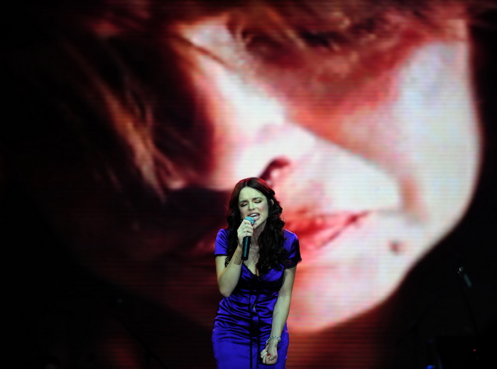 Skoplje, 061110.
Spektakularni koncert u prepunoj Areni odrzala je Severina. Publika je uzivala u njenoj ljepoti i pjesmama. Severinin gost na koncertu bio je Goran Bregovic.
Seve i Goran razmenjivli su poljubce na sceni tokom koncerta.
Na slici: Severi Skoplje, 061110.
Spektakularni koncert u prepunoj Areni odrzala je Severina. Publika je uzivala u njenoj ljepoti i pjesmama. Severinin gost na koncertu bio je Goran Bregovic.
Seve i Goran razmenjivli su poljubce na sceni tokom koncerta.
Na slici: Severi