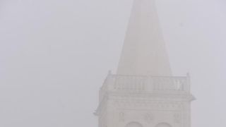 Zadar već treći dan okovan gustom maglom. Foto: Dino Stanin/Pixsell