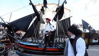 Murter: Maškarana povorka Velike Bake