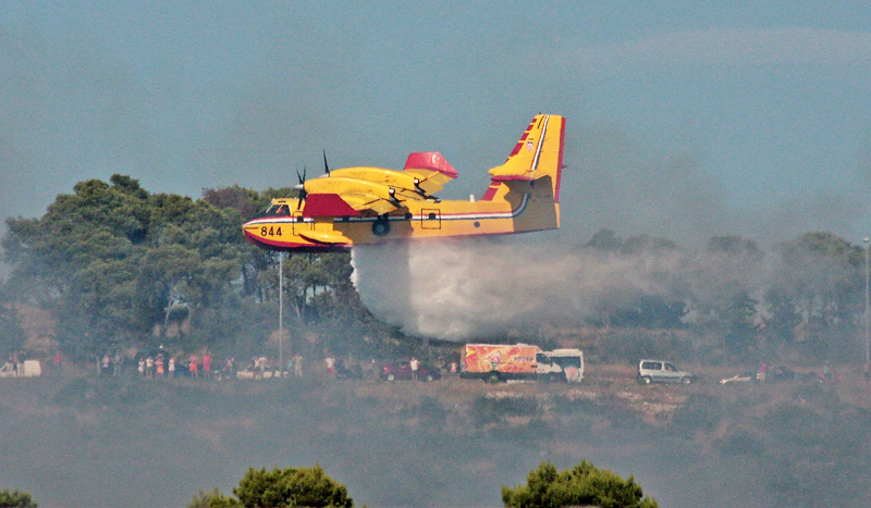 Požar na Plovaniji (foto: Marin Gospić) Požar na Plovaniji (foto: Marin Gospić)