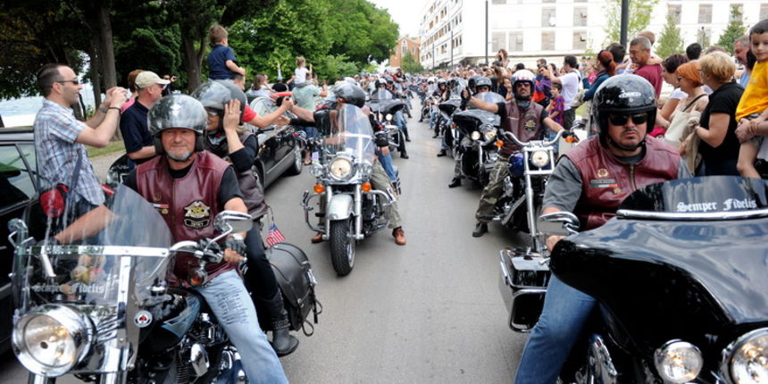 Zadar, 280511.
Odrzana je parada Harley Davidson motora izmedju Zadra i Biograda u kojoj je sudjelovalo vise tisuca motora. Oko 12 sati s Borika u Zadru krenula je kolona Harley Davidsona duga 4  kilometra koja se zaputila u Biograd gdje se odrzavaju dani