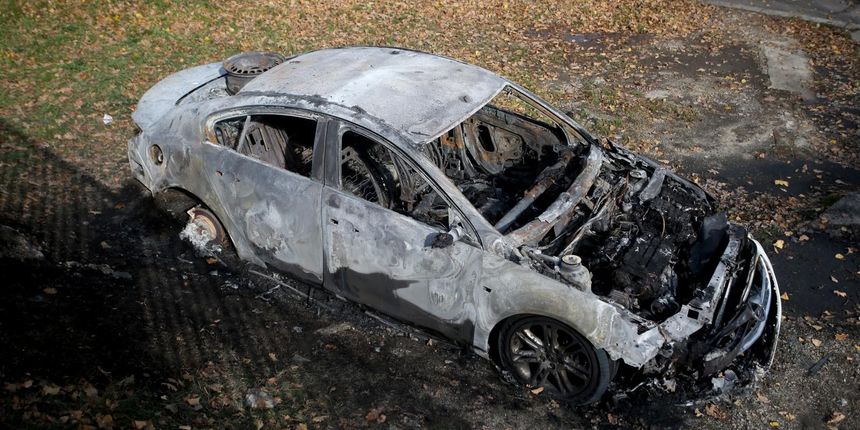 Zapaljeni automobil Zapaljeni automobil