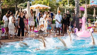 Cosmopolitan pool party @ Hotel Radisson Blue