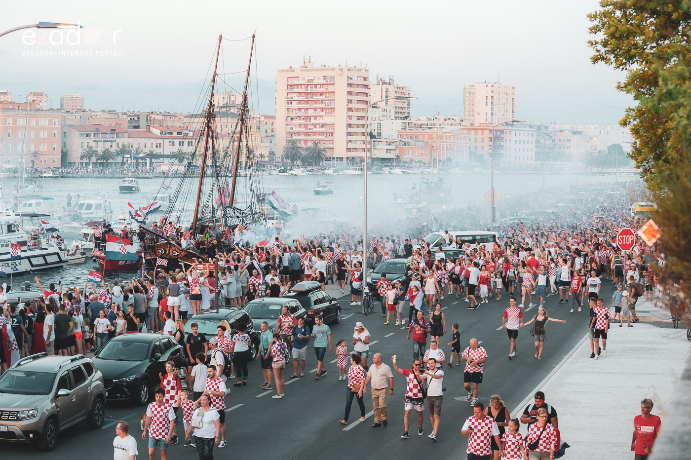 Zadar priredio čudesan doček svojim Vatrenim herojima (1)