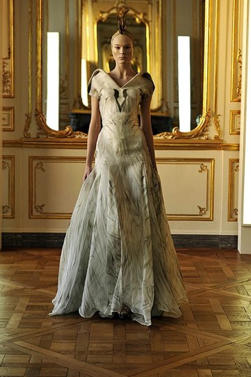 Alexander McQueen jesen/zima 2010/2011 – posljednja kolekcija (Vogue.de)