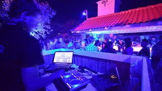 Subotnja zabava u Noštromo i Vagabundo barovima na Viru ; foto Iva Perinčić