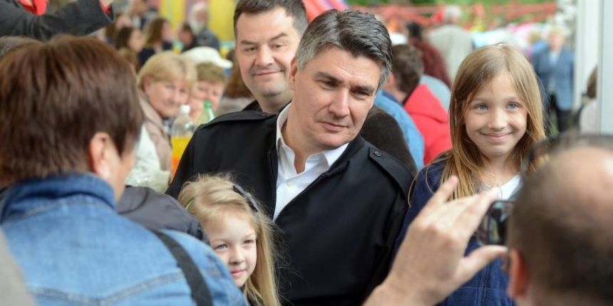 Premijer Zoran Milanovic pridruzio se gradjanima u proslavi Medjunarodnog praznika rada na izletistu Drava. Photo: Marko Jurinec/PIXSELL Premijer Zoran Milanovic pridruzio se gradjanima u proslavi Medjunarodnog praznika rada na izletistu Drava. Photo: Marko Jurinec/PIXSELL