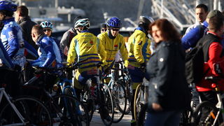 Zadar, 291212.
Bozicna biciklijada na relaciji Zadar – Vir, koja je bila najavljena za srijedu 26. prosinca te odgodjena uslijed kisnog vremena, krenula je jutros s Branimirove obale u 10 sati.
Na slici detalj sa biciklijade.
Foto: Jure Miskovic / CROPIX Zadar, 291212.
Bozicna biciklijada na relaciji Zadar – Vir, koja je bila najavljena za srijedu 26. prosinca te odgodjena uslijed kisnog vremena, krenula je jutros s Branimirove obale u 10 sati.
Na slici detalj sa biciklijade.
Foto: Jure Miskovic / CROPIX