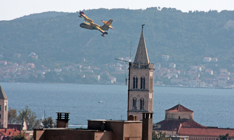 Požar na Plovaniji (foto: Marin Gospić) Požar na Plovaniji (foto: Marin Gospić)
