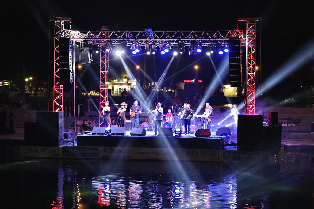 Halid Bešlić maestralno zaključio koncertnu sezonu u Biogradu na Moru