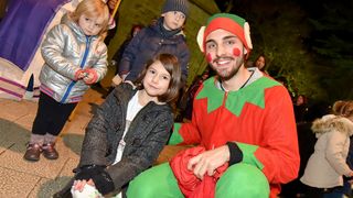 Sv. Nikola s Krampusom i Vilenjakom zabavljao djecu od Kampo Kaštela do Trga Petra Zoranića Sv. Nikola s Krampusom i Vilenjakom zabavljao djecu od Kampo Kaštela do Trga Petra Zoranića