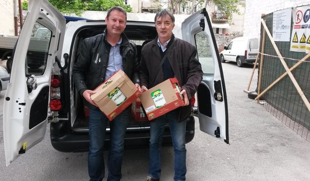 Vice Brkljača i Igor Blaslov prilikom uručenja donacije Trgovinskog saveza