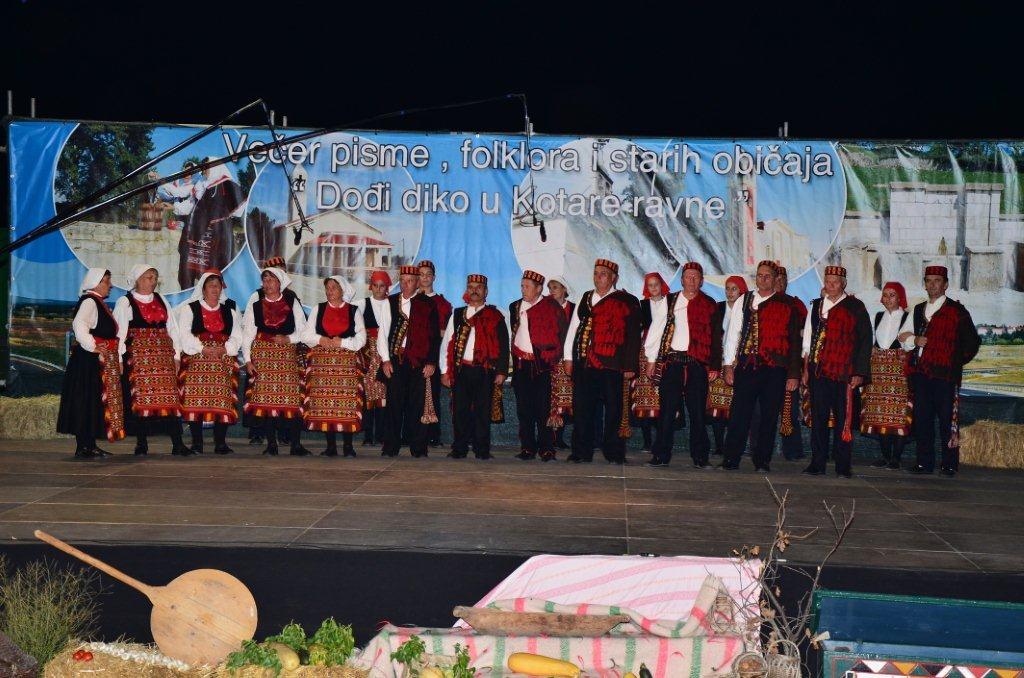 4. po redu večer pisme, folklora i starih običaja “Dođi diko u Kotare ravne – Zemunik 2012.”, foto: Željko Šarić