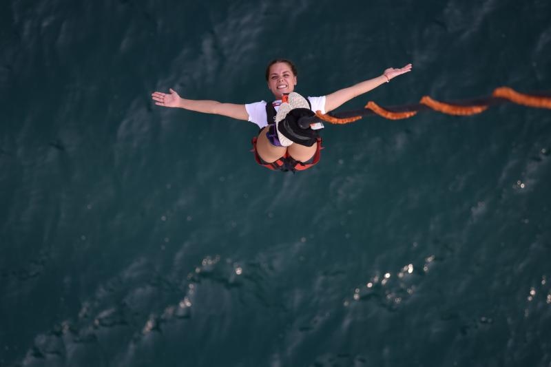 Kandidatkinje za Miss sporta na otvaranju bungee jumping sezone na Masleničkom mostu Kandidatkinje za Miss sporta na otvaranju bungee jumping sezone na Masleničkom mostu