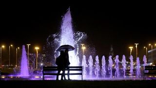 Zagreb: Fontane osvjetljene ružicastom bojom kao podrška oboljelima od rak. Photo: Igor Kralj/PIXSELL Zagreb: Fontane osvjetljene ružicastom bojom kao podrška oboljelima od rak. Photo: Igor Kralj/PIXSELL