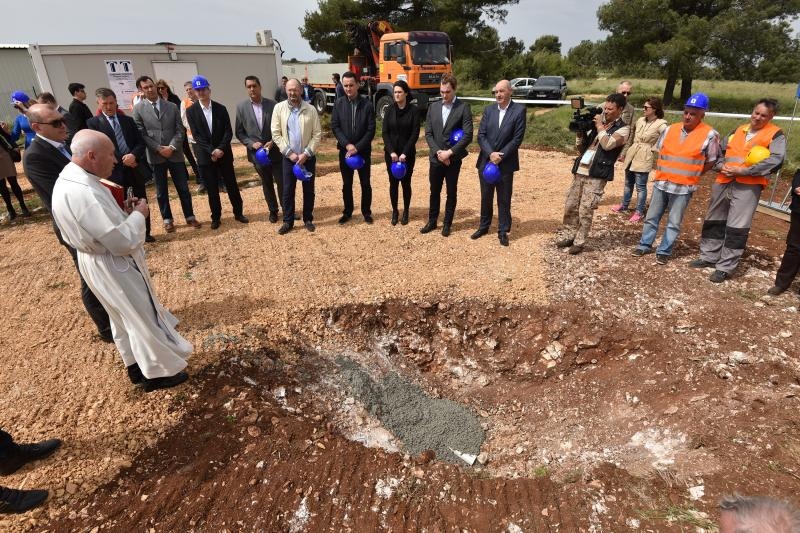 Biograd na Moru: Postavljen kamen temeljac za zabavni park Mirnovec. Foto: Dino Stanin/PIXSELL Biograd na Moru: Postavljen kamen temeljac za zabavni park Mirnovec. Foto: Dino Stanin/PIXSELL