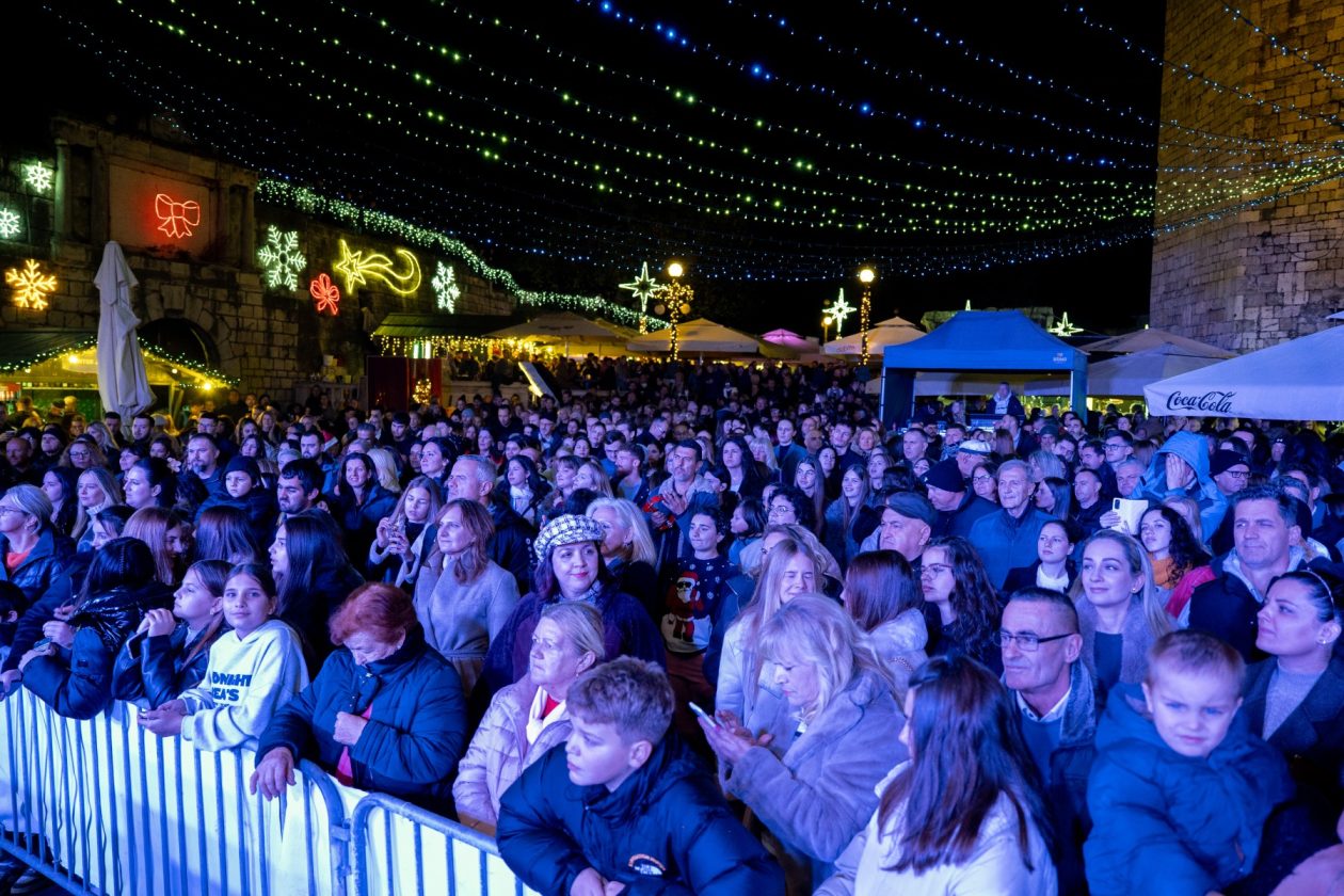 Tajči na Trgu Petra Zoranića