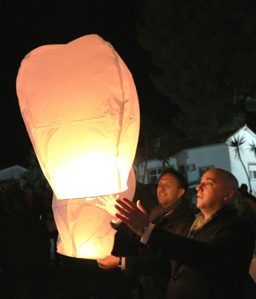 Paljenjem prve adventske svijeće i prigodnim zabavnim programom započela manifestacija Advent na otoku Viru
