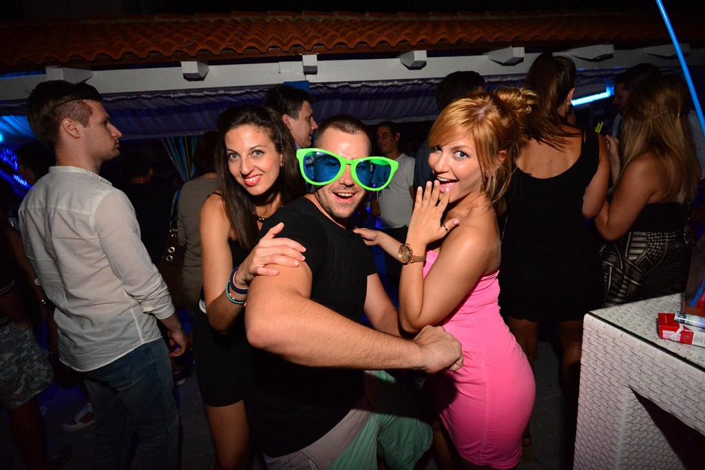 Subotnja zabava u Noštromo i Vagabundo barovima na Viru ; foto Iva Perinčić