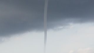 Dramatične fotografije nastale u trenutku kada je pijavica ‘poharala’ Orebić Dramatične fotografije nastale u trenutku kada je pijavica ‘poharala’ Orebić