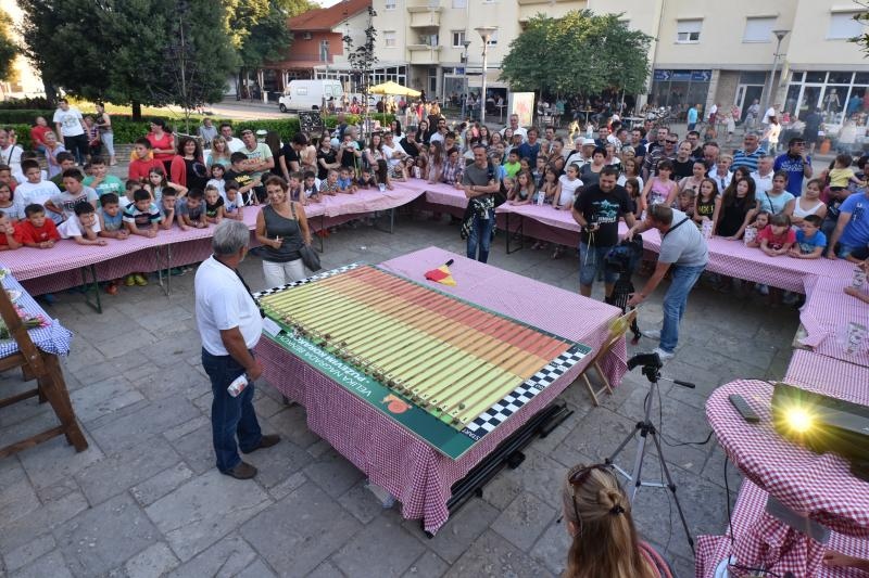 U sklopu Benkovackog kulturnog ljeta Grad Benkovac i Turisticka zajednica Grada Benkovca vec cetvrtu godinu za redom organiziraju manifestaciju Puzevim korakom. Radi se o gastro manifestaciji pripreme i degustacije puzeva. Posjetitelji su imali prilike d U sklopu Benkovackog kulturnog ljeta Grad Benkovac i Turisticka zajednica Grada Benkovca vec cetvrtu godinu za redom organiziraju manifestaciju Puzevim korakom. Radi se o gastro manifestaciji pripreme i degustacije puzeva. Posjetitelji su imali prilike d