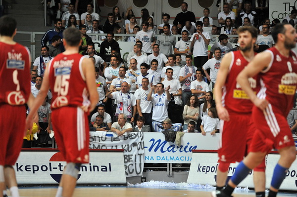 Zadar, 260513.
Dvorana Kresimira Cosica. 
3. polufinalna utakmica prvenstva Hrvatske izmedju KK Zadar i KK Cedevita.
Na fotografiji: navijaci.
Foto: Luka Gerlanc / CROPIX