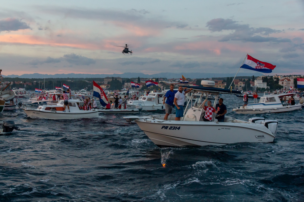 Veličanstven doček četvorice zadarskih Vatrenih od Gradskog mosta do Foruma
