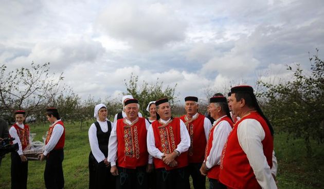 09.11.2013., Tinj – Predsjednik RH Ivo Josipovic posjetio je poljoprivrednike u Tinju te poljoprivrednu zadrugu Maraska Tinj koja je vazan dobavljac visnje maraske za zadarsku tvrtku Maraska d.d. Photo: Filip Brala/PIXSELL