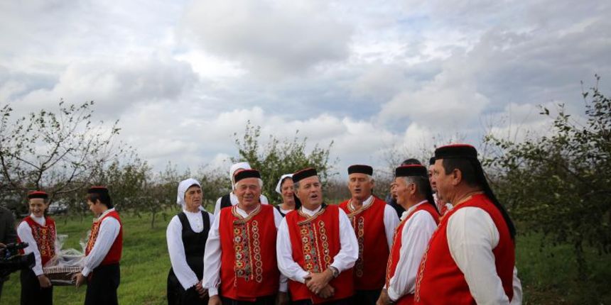 09.11.2013., Tinj – Predsjednik RH Ivo Josipovic posjetio je poljoprivrednike u Tinju te poljoprivrednu zadrugu Maraska Tinj koja je vazan dobavljac visnje maraske za zadarsku tvrtku Maraska d.d. Photo: Filip Brala/PIXSELL 09.11.2013., Tinj – Predsjednik RH Ivo Josipovic posjetio je poljoprivrednike u Tinju te poljoprivrednu zadrugu Maraska Tinj koja je vazan dobavljac visnje maraske za zadarsku tvrtku Maraska d.d. Photo: Filip Brala/PIXSELL