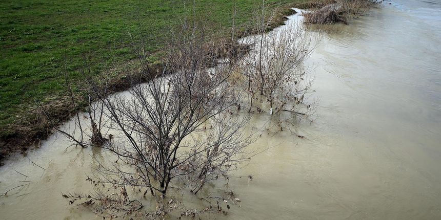 Sava se izlila iz korita zbog naglog zatopljenja: vodostaj u pripremnom stanju