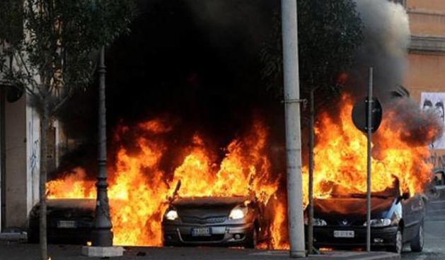 U Rimu incidenti, pale se automobili, foto: danas.net.hr