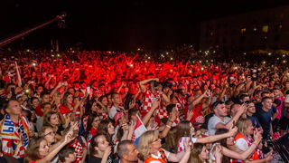 Veličanstven doček četvorice zadarskih Vatrenih od Gradskog mosta do Foruma