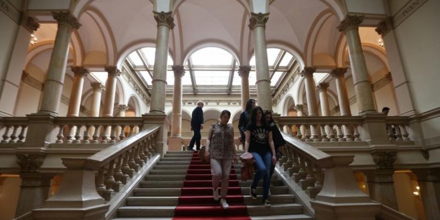 Hrvatska akademija znanosti i umjetnosti (HAZU) Hrvatska akademija znanosti i umjetnosti (HAZU)